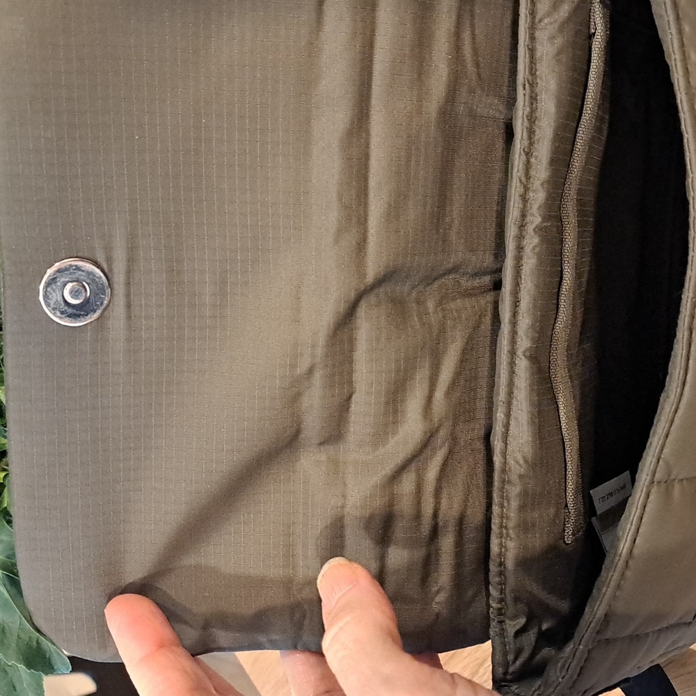 Ugg Quilted Olive Crossbody Discontinued Bag - Picture 4 of 8